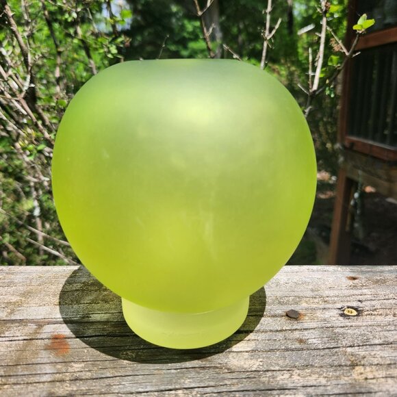 Matte Frosted Candy Apple Green Hand Blown Art Glass Vase Signed & Dated 04 - Picture 1 of 6